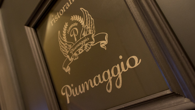 TRistorante Piumaggioのサイン